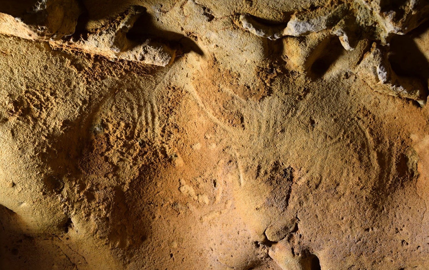 مرۆڤی نیاندەرتاڵ نووسین و وێنەی لەسەر دیواری ئەشکەوتەکە نەخشاندووە.